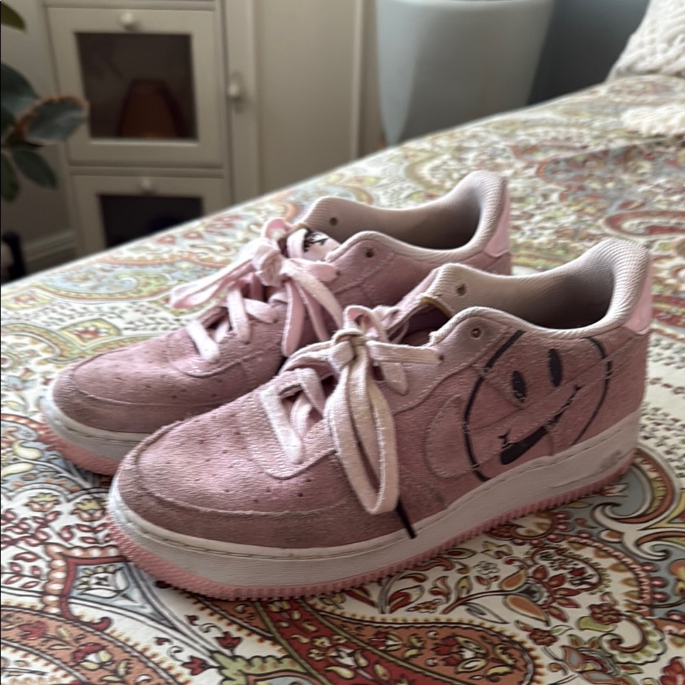 Women Pink Smiley Face Sneakers